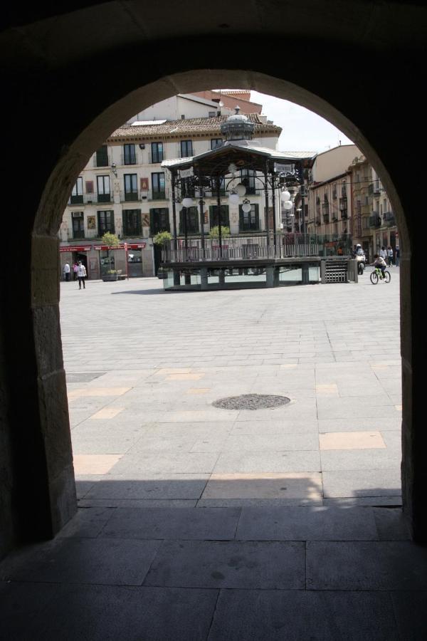 Apartamentos Turísticos Plaza San Juan 2 Tudela Exterior foto